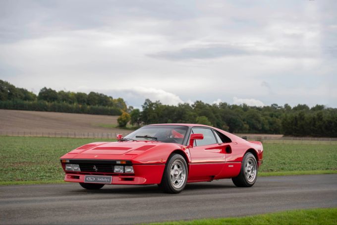 Ursprünglich war der 400PS starke Ferrari 288 GTO für den Einsatz im Rallye-Sport und Gruppe B-Reglement geplant gewesen Ferrari 288 GTO