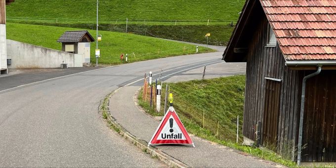 Goldingen: Velolenker stürzt beim Ausweichen Goldingen: Beim Ausweichen gestürzt