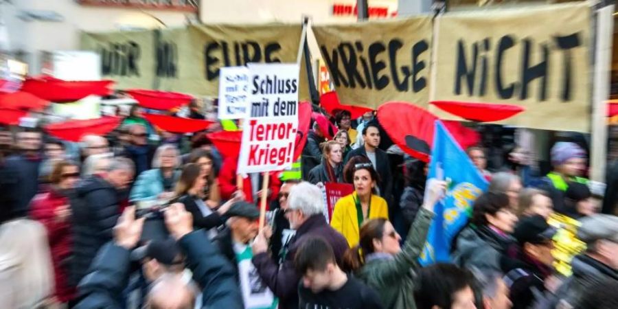 Demonstration gegen die Sicherheitskonferenz. Foto: Sina Schuldt