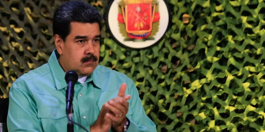 Maduro bei einem Treffen mit Militärvertretern