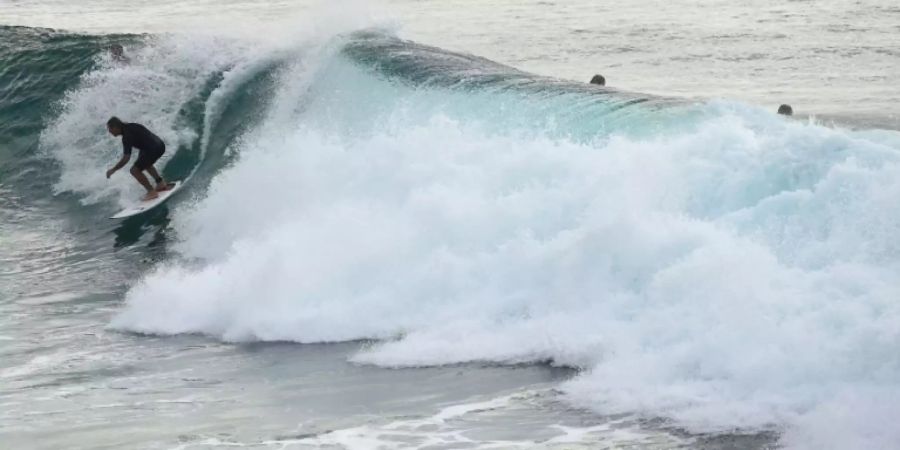 Surfer an australischer Küste. (Symbolbild)