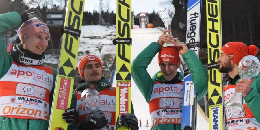 Die deutschen Skispringer landeten beim Teamwettbewerb in Willingen auf dem zweiten Platz. Foto: Arne Dedert
