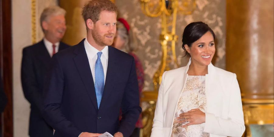 Meghan Markle und Prinz Harry nehmen an einem Empfang im Buckingham Palace teil.