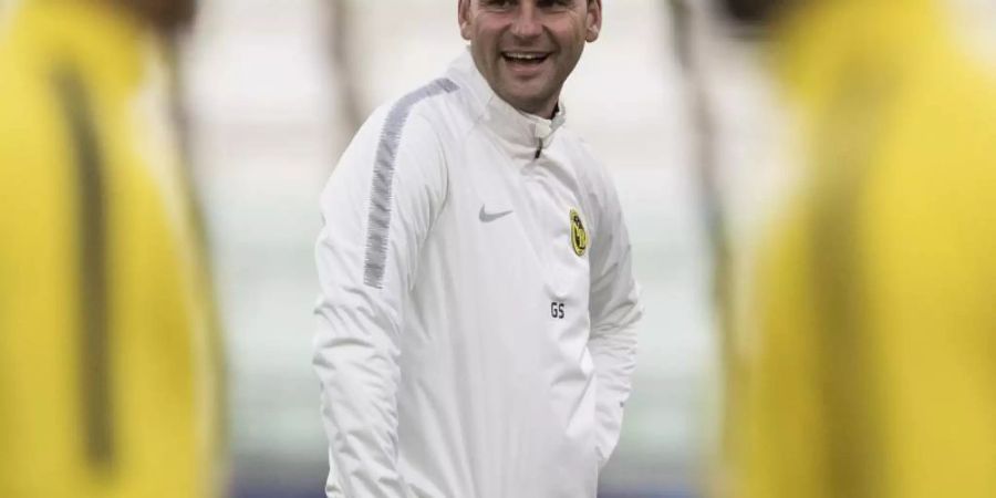Trainer Gerardo Seoane (M) bleibt bei den Young Boys Bern. Foto: Peter Schneider/KEYSTONE