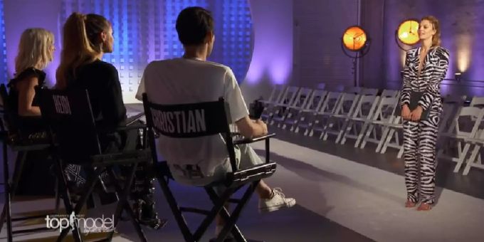 GNTM-Kandidatin Simone (r.) liebt das Drama. Heidi nervt es. GNTM Simone