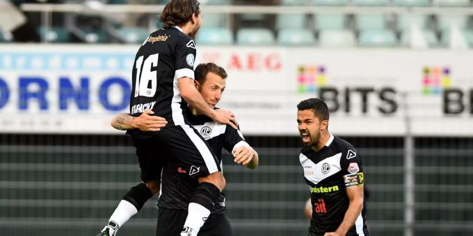 Numa Lavanchy (links), Alexander Gerndt (Mitte) und Jonathan Sabbatini (rechts) feiern das Tor gegen den FC St.Gallen. FC Lugano FC St.Gallen