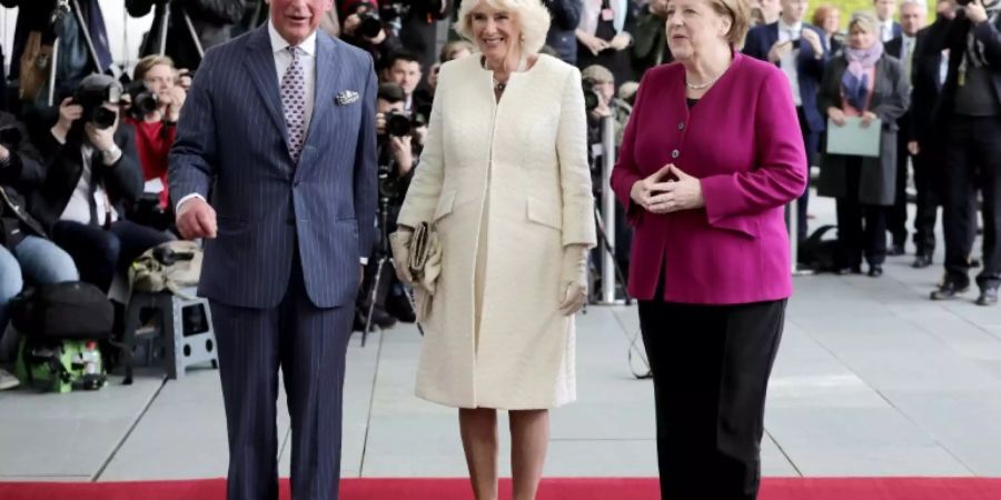 Charles mit Camilla und Merkel