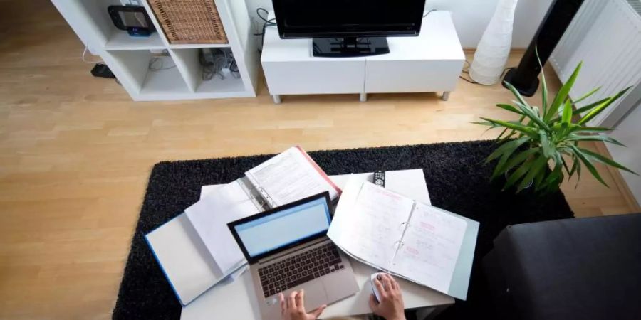 Das Arbeiten im Homeoffice kann für viele Beschäftigte Vorteile, aber auch Nachteile bringen. Foto: Daniel Naupold