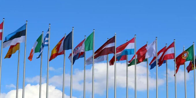 In Strassburg wurden die Nationalfahnen der EU-Mitgliedsstaaten vor dem Europäischen Parlament aufgezogen. wahl zum europäischen parlament 2019
