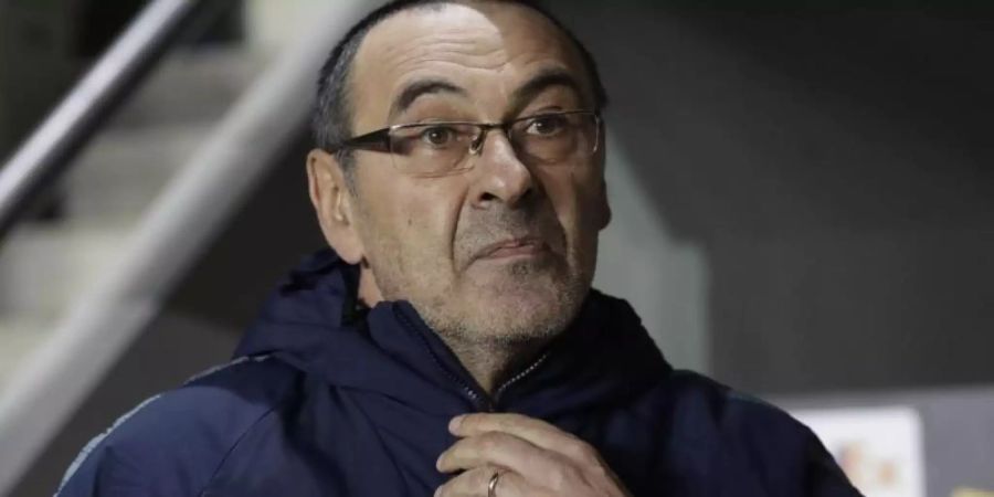 Wurde wegen Undiszipliniertheiten zu einer Geldstrafe verurteilt: Chelseas Trainer Maurizio Sarri. Foto: Petr David Josek/AP/dpa