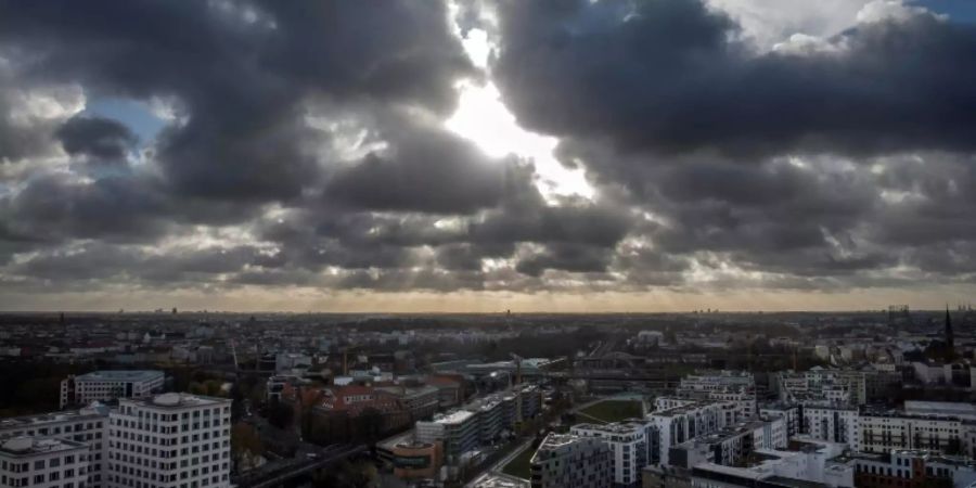 Blick auf Berlin mit neuen Wohngebäuden