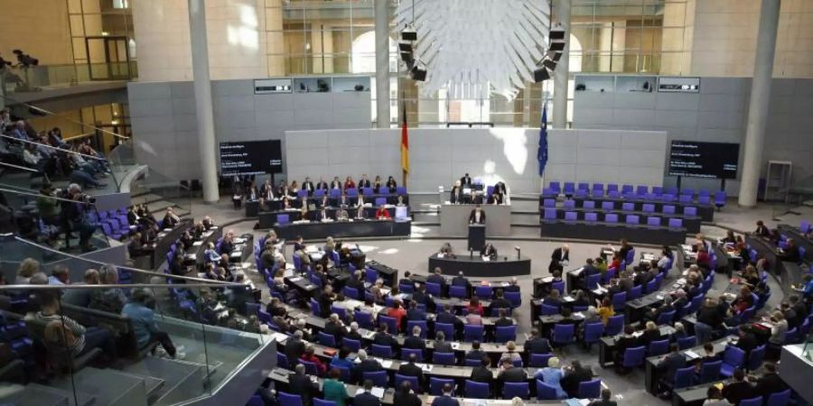 Abgeordnete nehmen an einer Sitzung des Bundestages teil. Foto: Carsten Koall