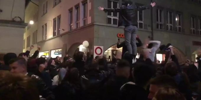 Sofa-Schweizermeister - So feierten YB-Fans in der Berner Innenstadt
