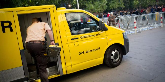 ein Geldtransporter in Deutschland.