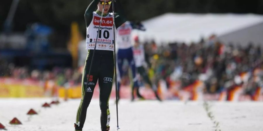 Kombinierer Vinzenz Geiger kommt ins Ziel und wird in Schonach Vierter. Foto: Patrick Seeger