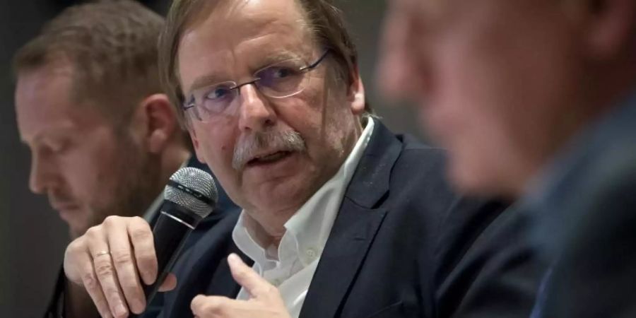 DFB-Vizepräsident Rainer Koch schliesst höhere Ticketpreise im Fussball bei zu leistenden Polizeikosten nicht aus. Foto: Hendrik Schmidt/dpa