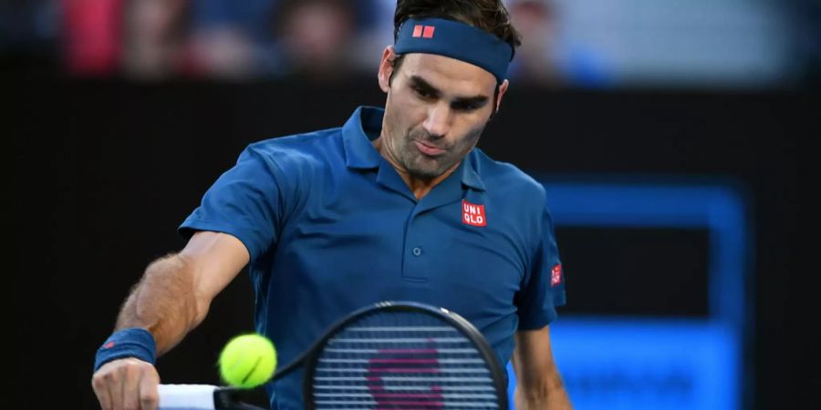 Roger Federer schlägt Rückhand