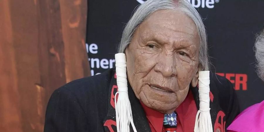 Der indigene Schauspieler Saginaw Grant aus dem Film "The Lone Ranger" ist mit 85 Jahren gestorben. Foto: Michael Nelson/EPA/dpa