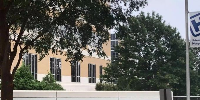 Blick auf die Universitätsklinik in Jackson. «Ich denke, dass die Amerikaner im Allgemeinen, aber vielleicht die Menschen in Mississippi noch ein bisschen mehr, sich nicht gerne sagen lassen, was sie tun sollen», sagt LouAnn Woodward, die Leiterin des University of Mississippi Medical Centers. Foto: Julia Naue/dpa Blick auf die Universitätsklinik in Jackson. «Ich denke, dass die Amerikaner im Allgemeinen, aber vielleicht die Menschen in Mississippi noch ein bisschen mehr, sich nicht gerne sagen lassen, was sie tun sollen», sagt LouAnn Woodward, die Leiterin des University of Mississippi Medical Centers. Foto: Julia Naue/dpa