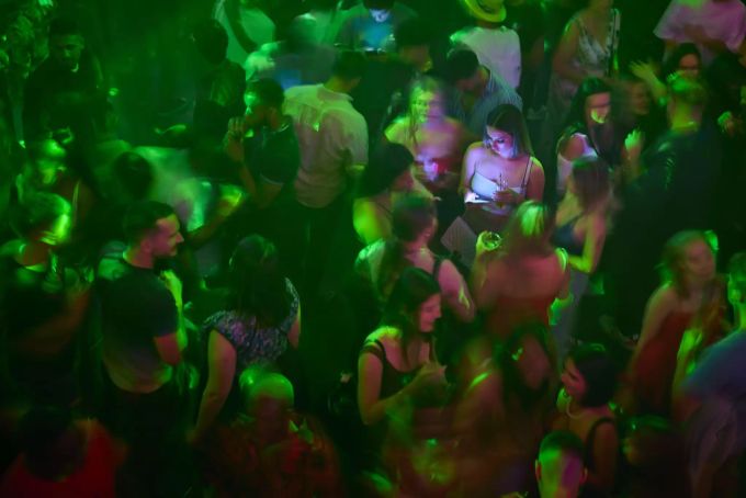 Viele Partys werden auf Ibiza ohne Bewilligung durchgeführt. (Archivbild) AusgangCorona