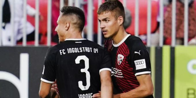 Der FCI um Führungstorschütze Filip Bilbija (r) holte sich in Sandhausen den ersten Saisonsieg. Foto: Uwe Anspach/dpa Der FCI um Führungstorschütze Filip Bilbija (r) holte sich in Sandhausen den ersten Saisonsieg. Foto: Uwe Anspach/dpa