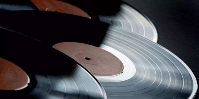 Die Schallplatten-LP wird 70 Jahre alt. Foto: Karl-Josef Hildenbrand/dpa Die Schallplatten-LP wird 70 Jahre alt. Foto: Karl-Josef Hildenbrand/dpa