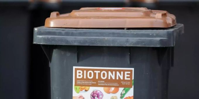 Immer wieder landen Dinge in der Biotonne, die dort gar nicht reingehören. Biotonne