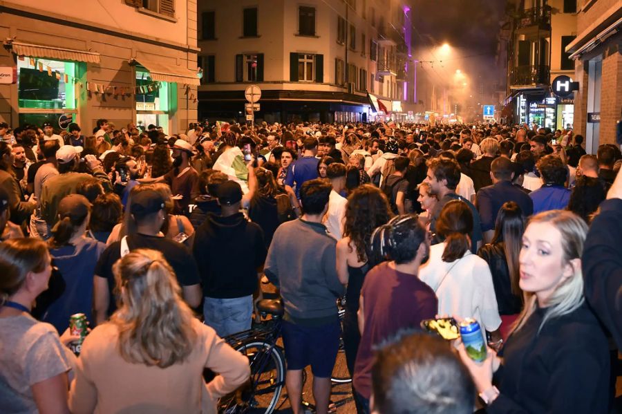 Volle Strassen in Zürich nach dem Sieg der italienischen Nationalmannschaft.