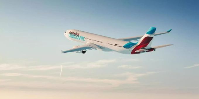 Mit der Airline Eurowings Discover will Lufthansa sein Angebot an Ferienflügen ausbauen. Neben den elf geplanten Langstreckenfliegern vom Typ A330 sind bis Sommer 2022 jeweils fünf Mittelstreckenjets A320 für Frankfurt und München vorgesehen. Foto: Lufthansa/MoCGI/dpa Mit der Airline Eurowings Discover will Lufthansa sein Angebot an Ferienflügen ausbauen. Neben den elf geplanten Langstreckenfliegern vom Typ A330 sind bis Sommer 2022 jeweils fünf Mittelstreckenjets A320 für Frankfurt und München vorgesehen. Foto: Lufthansa/MoCGI/dpa
