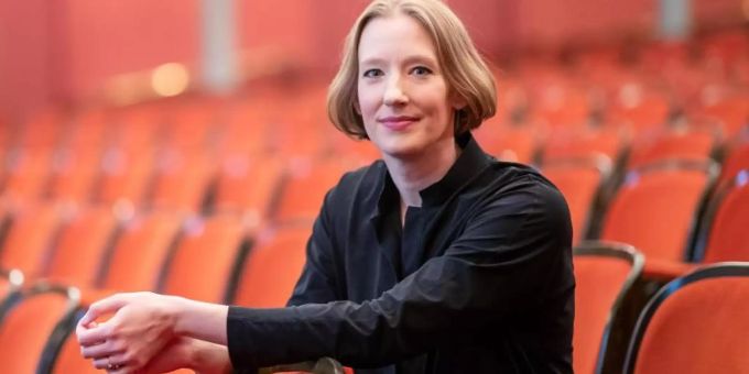 Joana Mallwitz im Staatstheater Nürnberg. In zwei Jahren geht die Dirigentin nach Berlin. Foto: Daniel Karmann/dpa Joana Mallwitz im Staatstheater Nürnberg. In zwei Jahren geht die Dirigentin nach Berlin. Foto: Daniel Karmann/dpa