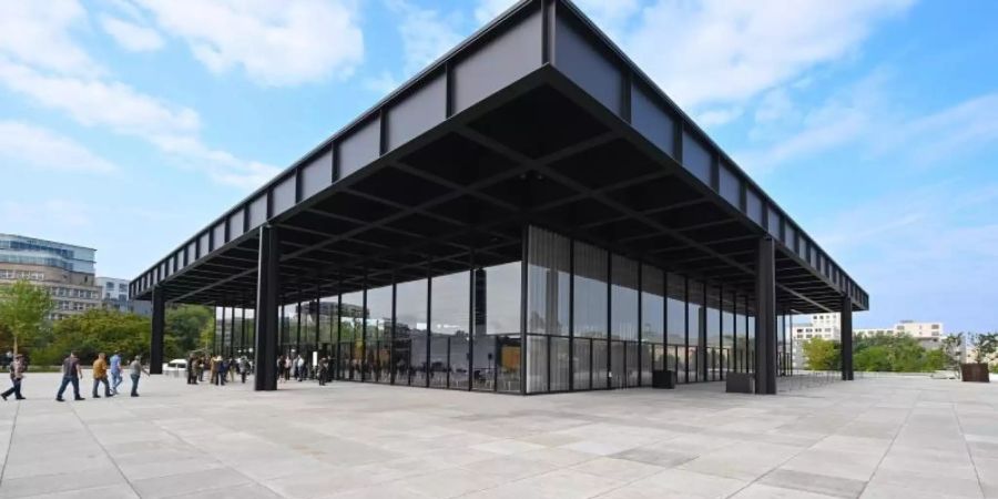 Die Neue Nationalgalerie, nach Plänen des Architekten Ludwig Mies van der Rohe erbaut und nun instandgesetzt. Foto: Soeren Stache/dpa-Zentralbild/POOL/dpa