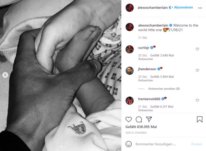 Der Instagram-Post von Alex Oxlade-Chamberlain, mit dem er die Geburt des gemeinsamen Kindes mit Perrie Edwards verkündete. Perrie Edwards