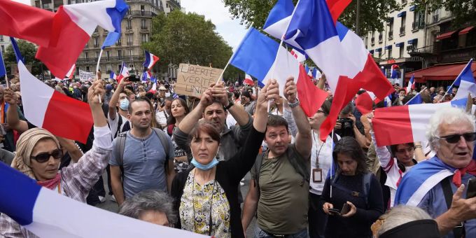In Frankreich demonstrieren Menschen gegen die Massnahmen gegen das Coronavirus. Frankreich Coronavirus