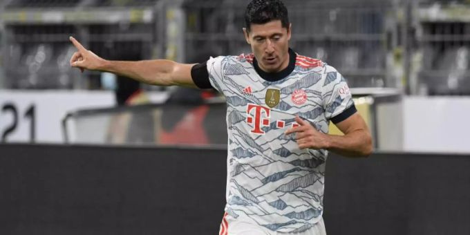 Bayern-Stürmer Robert Lewandowski trifft und trifft und trifft. Foto: Bernd Thissen/dpa Bayern-Stürmer Robert Lewandowski trifft und trifft und trifft. Foto: Bernd Thissen/dpa