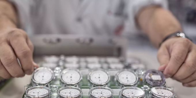 Die Uhrenexporte haben im Juli deutlich zugenommen. Und obwohl die Uhrenindustrie wegen der pandemiebedingten Restriktionen im Vorjahr grosse Einbrüche verzeichnete, liegen die Juli-Zahlen sogar über den Exportzahlen vom Juli 2019. (Symbolbild) Die Uhrenexporte haben im Juli deutlich zugenommen. Und obwohl die Uhrenindustrie wegen der pandemiebedingten Restriktionen im Vorjahr grosse Einbrüche verzeichnete, liegen die Juli-Zahlen sogar über den Exportzahlen vom Juli 2019. (Symbolbild)