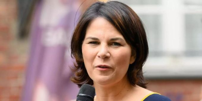 Annalena Baerbock, Kanzlerkandidatin und Direktkandidatin von Bündnis 90/Die Grünen, spricht während eines Bürgergesprächs zu ihrem Wahlkampfauftakt. annalena baerbock