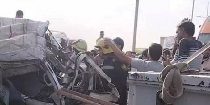 Rettungskfräfte an der Unfallstelle am Stadtrand von Kairo. Foto: XinHua/dpa Rettungskfräfte an der Unfallstelle am Stadtrand von Kairo. Foto: XinHua/dpa