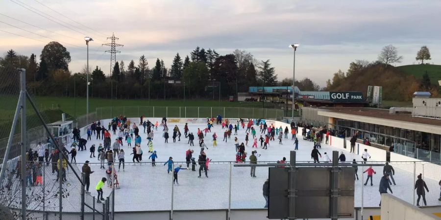 Eisbahn im November 2019