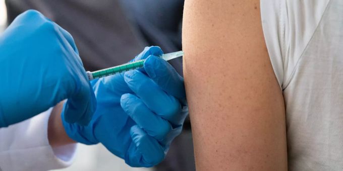 Für Pfizer-Dosen - Swissmedic gibt Booster für alle ab 16 Jahren frei