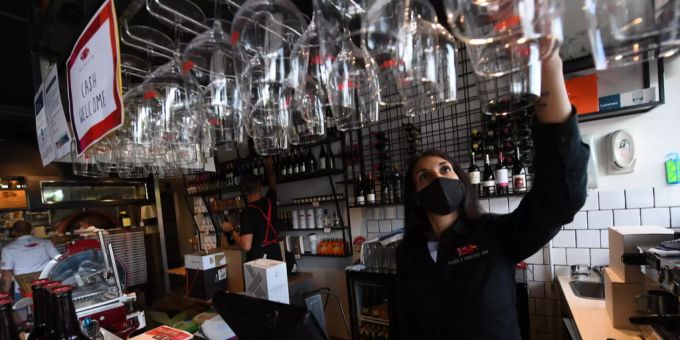 Restaurants im Bundesstaat Victoria bereiten sich auf die Wiederöffnung vor. Corona
