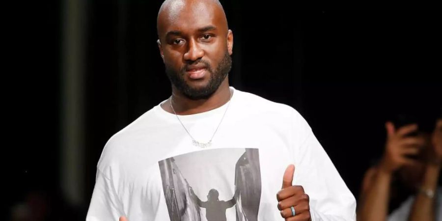 Nach dem Tod von Virgil Abloh hat Louis Vuitton eine Fashionshow zu Ehren des Modeschöpfers ausgerichtet. Foto: Thibault Camus/AP/dpa