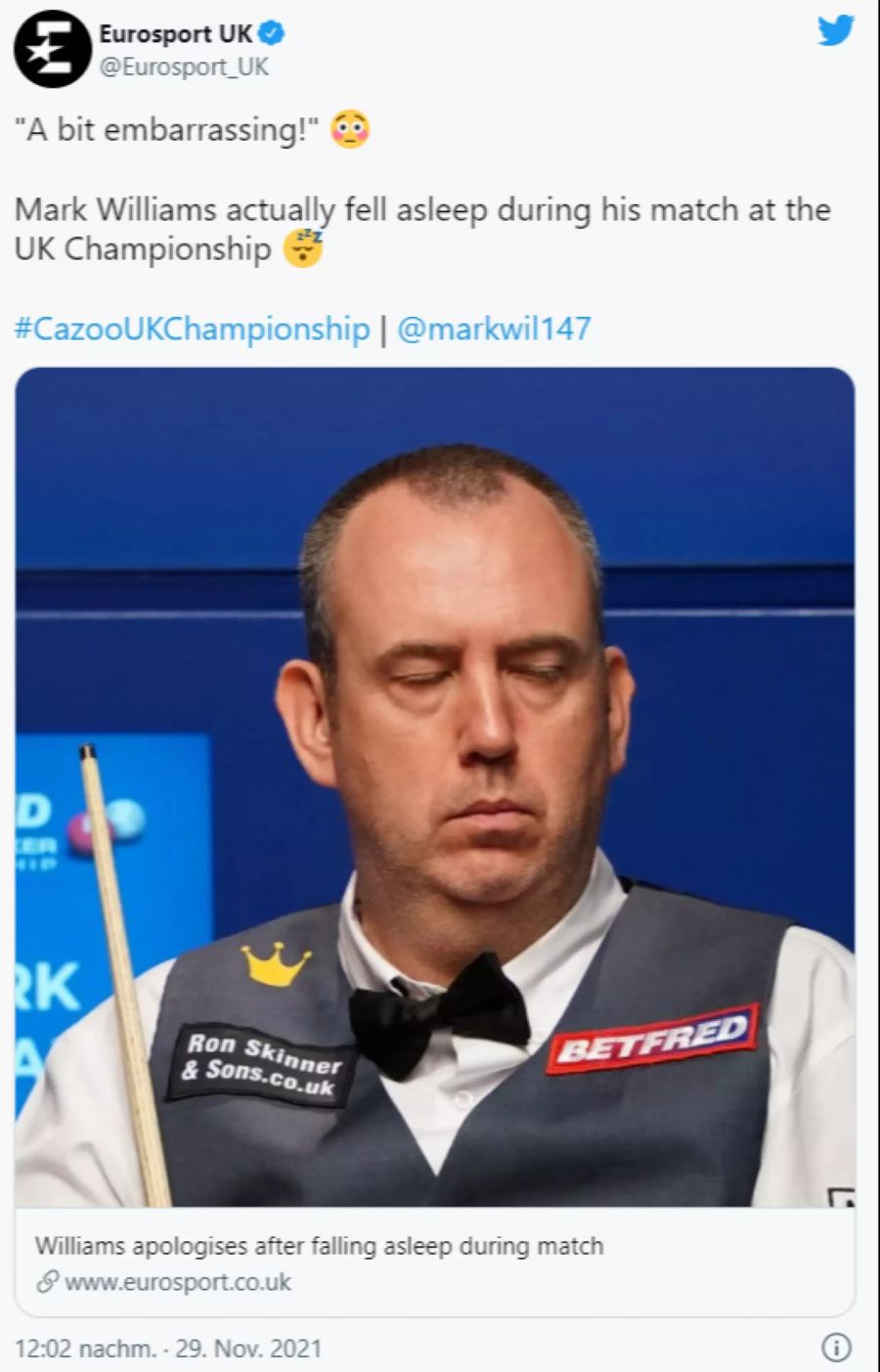 Mark Williams schläft während eines Snooker-Spiels mehrmals ein.