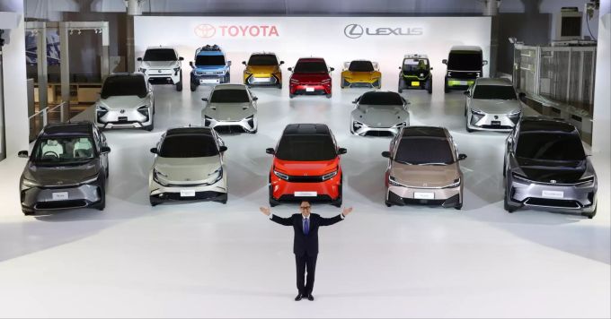 Der Firmenchef Akio Toyoda stellte die neue Toyota Elektro-Strategie gestern persönlich vor. 2022 Toyota Elektro-Strategie