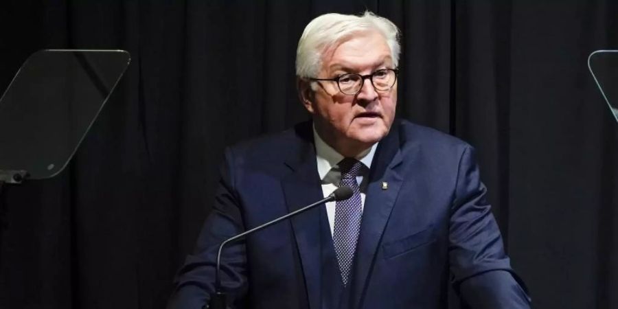 Bundespräsident Frank-Walter Steinmeier spricht nach der Entgegennahme der Leo-Baeck-Medaille im Center for Jewish History. Foto: Frank Franklin II/AP/dpa