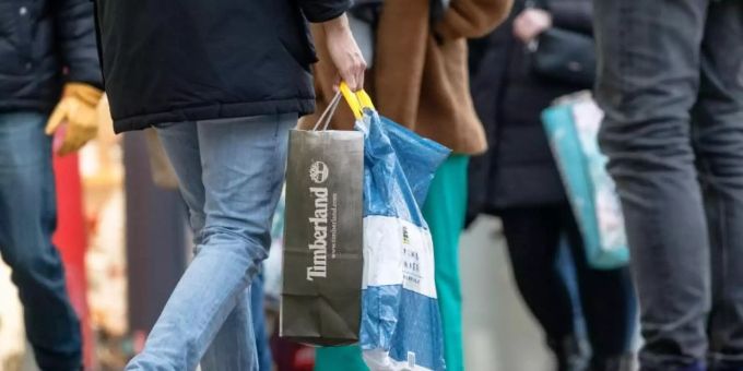 Viele Einzelhändler sind wegen der wenigen Kunden und der geringen Umsätze enttäuscht. Foto: Markus Scholz/dpa Viele Einzelhändler sind wegen der wenigen Kunden und der geringen Umsätze enttäuscht. Foto: Markus Scholz/dpa
