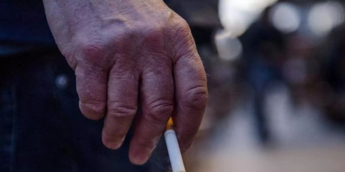 Die Suchtforscher gehen davon aus, dass wahrscheinlich im letzten Jahr mehr frische Ex-Raucher rückfällig geworden sind. Foto: Finn Winkler/dpa Die Suchtforscher gehen davon aus, dass wahrscheinlich im letzten Jahr mehr frische Ex-Raucher rückfällig geworden sind. Foto: Finn Winkler/dpa