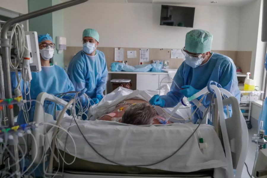 Corona-Kranke landen teilweise im Spital.