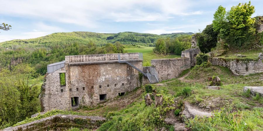 Blick auf die römischen Ruinen Wartenberg in Muttenz.