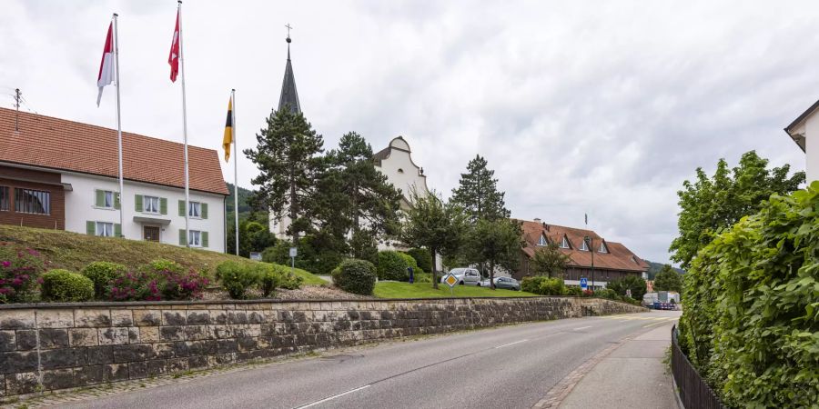 Ortsstrasse in der Gemeinde Metzerlen-Mariastein.