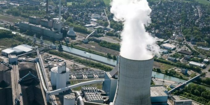 Dampf steigt aus einem Kühlturm des Kohlekraftes Datteln 4 des Betreibers Uniper auf. Foto: Bernd Thissen/dpa Dampf steigt aus einem Kühlturm des Kohlekraftes Datteln 4 des Betreibers Uniper auf. Foto: Bernd Thissen/dpa